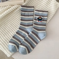 Blau-braun gestreifte Baumwollsocken mit einer süßen Cartoon-Pinguin-Stickerei am Schaft - Blau Weiß Gestreifter Pinguin Patch (Gestreift)