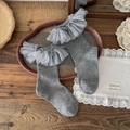 Calze medie stile Lolita grigie con pizzo multistrato su vassoio d'epoca retrò - Grigio