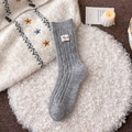 Wollsocken für Damen in Grau mit Rippstrickmuster und niedlichem Hundeaufnäher-Detail - Einheitsgröße / Grau