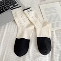 Calze vintage in lana bicolore bianco e nero con dettagli strappati e stile retrò - Taglia unica / Bianco