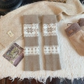 Gestrickte Beinstulpen im Ethno-Stil mit beigem Schneeflockenmuster und Rippbündchen - Khaki