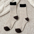 Calcetines de lana color avena con puntera en contraste y textura de punto acanalado - Beige con Negro