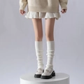 Calentadores blancos de punto acanalado estilo holgado con mocasines de plataforma y falda - Talla única / Blanco