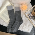 Calze spesse in maglia di lana bicolore con polsini in peluche accoglienti - Taglia unica / grigio scuro