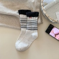 Calze a righe bianco panna con polsini in peluche nera e toppa con ricamo a fungo - Bianco