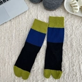 Calze Tabi a righe verde oliva e blu con design a dita separate e polsini a coste - Taglia unica / Polsino Verde