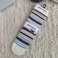 Vintage rode en blauwe gestreepte slouch sokken met retropatroon in winkelverpakking - Rood en Blauw Gestreept (YL5022-2)