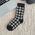 Calze di lana grigie a scacchi stile Fair Isle con ricamo orsetto giapponese - Quadri