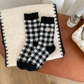 Chaussettes à carreaux pour femmes avec broderie ours et bordure à volants noire - Taille unique / Noir
