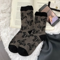 Dicke Wollsocken in Dunkelbraun mit klassischen schwarzen Bären-Jacquard-Mustern - Einheitsgröße / Schwarz Kaffee
