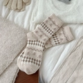 Calze di lana vintage con motivi argyle e alberi di Natale in beige e marrone - Taglia unica / Beige Cachi