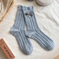 Calcetines de lana azul grisáceo con patrón de trenzas, lazo gris oscuro y detalle de perla - Azul
