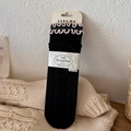 Chaussettes rétro en laine noire avec motif losanges et bords à volants roses - Taille unique / Noir