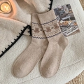 Wärmende Strickstulpen in Haferfarbe mit süßem Bärenmuster und gewellten Linien - Einheitsgröße / Teddybär Jacquard / Khaki
