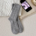 Calcetines de lana gris gruesa con patrón de trenzas para el calor del invierno - Talla única / Gris claro