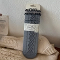 Chaussettes grises en laine style vintage avec motif à losanges et volants - Taille unique / Gris clair