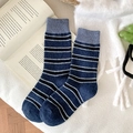 Chaussettes épaisses en laine bleu marine à rayures blanches et bords gris côtelés - Taille unique / Bleu Marine