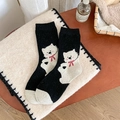 Calze in maglia nere e panna con simpatico gatto e fiocco rosso per un look cozy - Motivo Gatto Bianco / Nero