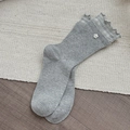 Calze grigie a quadri stile Mori con bordo a volant e dettaglio bottone a fiore bianco - Grigio chiaro