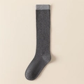 Calze al ginocchio grigio scuro con bordo grigio chiaro e trama a coste verticali - grigio scuro