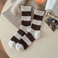 Chaussettes en laine épaisse avec rayures horizontales marron et beige à texture côtelée - Taille unique / Revers Beige