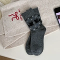Calze grigie lavorate a maglia con jacquard a gatto nero e motivi a fiocco di neve - Taglia unica / Grigio Scuro (Motivo Gatto Nero)