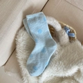 Calze di peluche azzurre a pois blu scuro per il calore invernale e il comfort domestico - Taglia unica / Blu