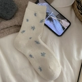 Dolci calze di lana color crema con motivi floreali blu per il calore invernale - Taglia unica / Bianco