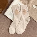 Calze spesse in lana beige con ricamo a orsetto carino e scritta yum per l'inverno - Orso
