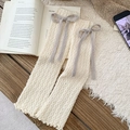 Scaldamuscoli beige in maglia di pizzo con fiocchi di peluche grigi e bordo a balze - Taglia unica / Bianco Latte
