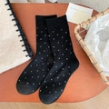 Chaussettes d'hiver en maille noire avec un motif classique à pois blancs fins - Taille unique / Noir