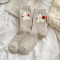 Calze di lana beige con ricamo a coniglio bianco e dettaglio pompon rosso morbido - Beige