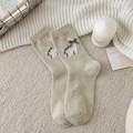 Calze in misto lana beige con grazioso motivo di agnello bianco e fiocco a quadretti - Beige