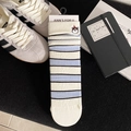 Calze medie color crema a righe nere con grazioso ricamo a forma di orsetto ricamato - Bianco