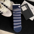 Calze a righe blu scuro in cotone con graziosi ricami a cartoni animati in stile - Cane Blu