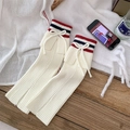 Calentadores de punto crema con rayas rojas y azules y detalle de lazo dulce - Talla única / Blanco