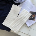 Calentadores de punto con canalé vertical en color crema para un estilo cálido de otoño - Blanco