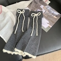 Jambières en maille gris foncé avec bordure en dentelle blanche et nœud style JK - Taille unique / Gris foncé