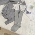 Calcetines grises sobre la rodilla con ribete de encaje blanco y punto acanalado fino - Talla única / Gris