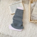 Calentadores de punto acanalado gris oscuro para mujer en un acogedor ambiente invernal - Talla única / Gris