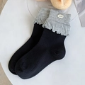 Calcetines de punto en contraste azul grisáceo con volantes y botón vintage - Talla única / Negro