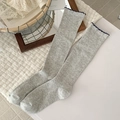 Chaussettes grises à rayures verticales avec bord à volants bleu marine de style - Gris