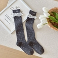Calze sopra il ginocchio grigio scuro a pois bianchi, pizzo e ricamo Smile - Stile Smile a Pois Grigi