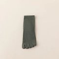 Calcetines de algodón de cinco dedos para hombre en color verde oliva con canalé - Talla única / Verde