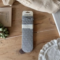 Graue japanische Socken mit Punkten, Rollsaum und dekorativer Papierverpackung für Damen - Einheitsgröße / Grau