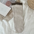 Calze a costine grigio beige con polsino marrone scuro a contrasto, design retrò chic - Cachi