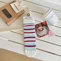Weiße gerippte Socken mit rot-blauen Streifen im süßen japanischen College-Stil - Blau und Rot Kontraststreifen