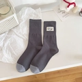 Calze grigio scuro in cotone con ricamo a forma di orso e etichetta fatta a mano - Stile Etichetta Kikisox Grigio Scuro