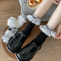 Lolita-Socken mit Spitzenbesatz und Schleifen kombiniert mit schwarzen Mary Janes - Einheitsgröße / Schwarz