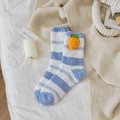 Calze in pile corallo a righe blu e bianche con carota 3D e morbida consistenza termica - Taglia unica / Blu - Decorazione Carota